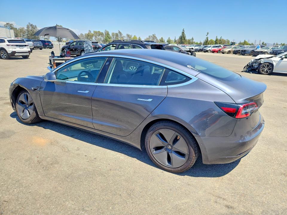 62113276 :رقم المزاد ، 5YJ3E1EA6JF077741 vin ، 2018 Tesla Model 3 مزاد بيع