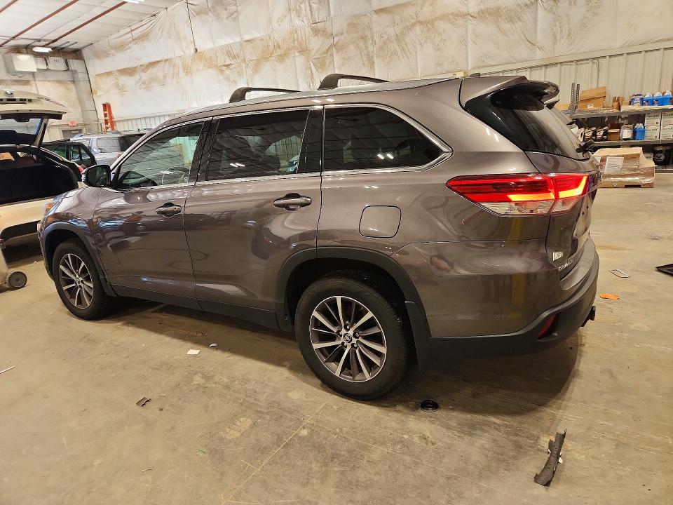 Продажа на аукционе авто 2019 Toyota Highlander, vin: 5TDJZRFH3KS709176, номер лота: 63011966