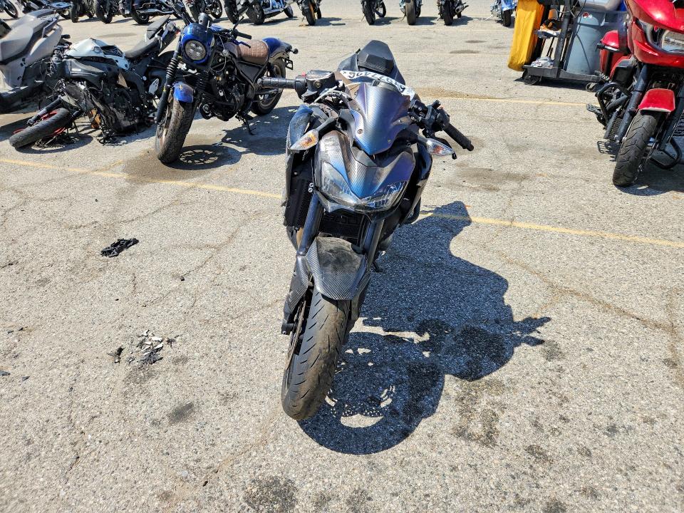 61977426 :رقم المزاد ، JKAZR2A10HDA17950 vin ، 2017 Kawasaki Z900 مزاد بيع
