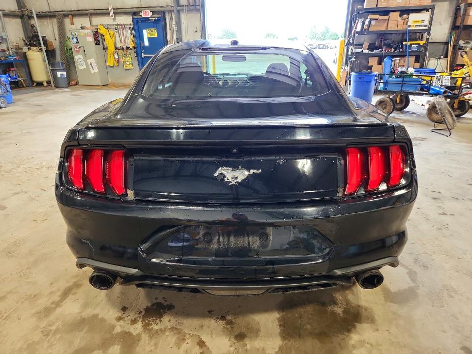 85979455 :رقم المزاد ، 1FA6P8TH9J5168767 vin ، 2018 Ford Mustang مزاد بيع