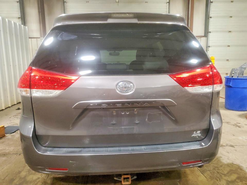 60690006 :رقم المزاد ، 5TDJK3DC8DS069719 vin ، 2013 Toyota Sienna مزاد بيع