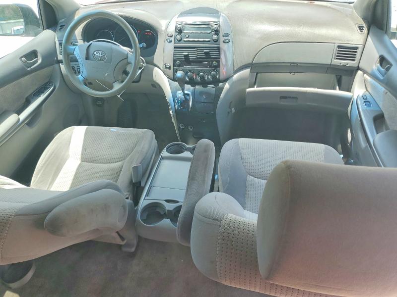 60743956 :رقم المزاد ، 5TDKK4CC3AS323506 vin ، 2010 Toyota Sienna مزاد بيع