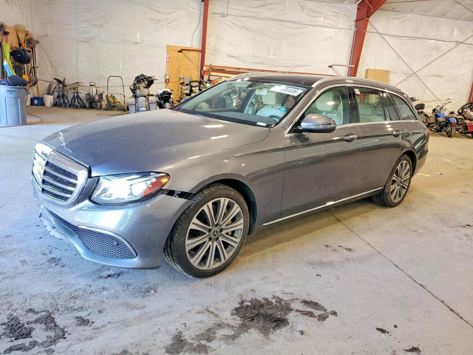 60406486 :رقم المزاد ، WDDZH6GB4JA475324 vin ، 2018 Mercedes-benz E مزاد بيع