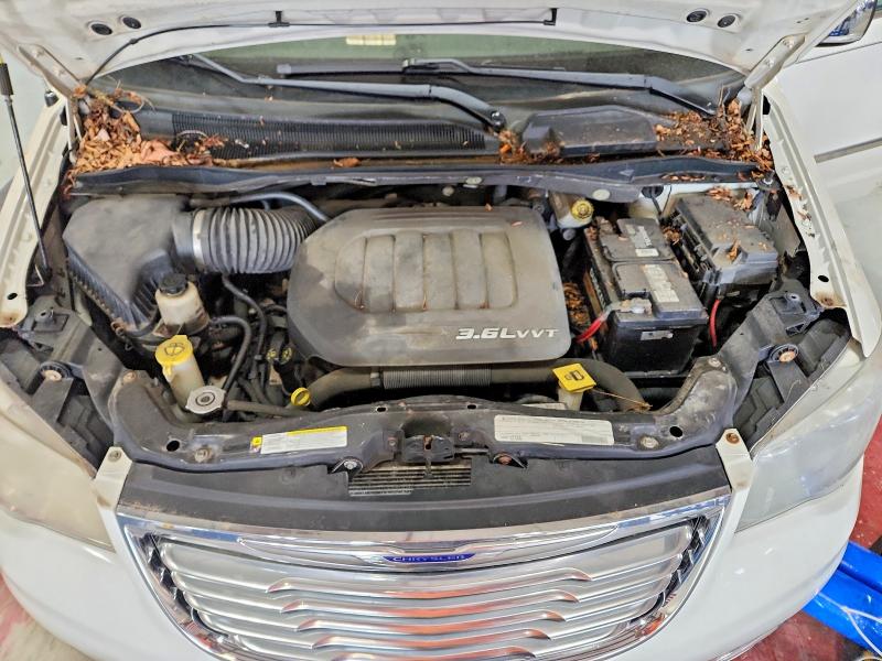 60922786 :رقم المزاد ، 2A4RR8DG1BR759679 vin ، 2011 Chrysler Town & Country مزاد بيع