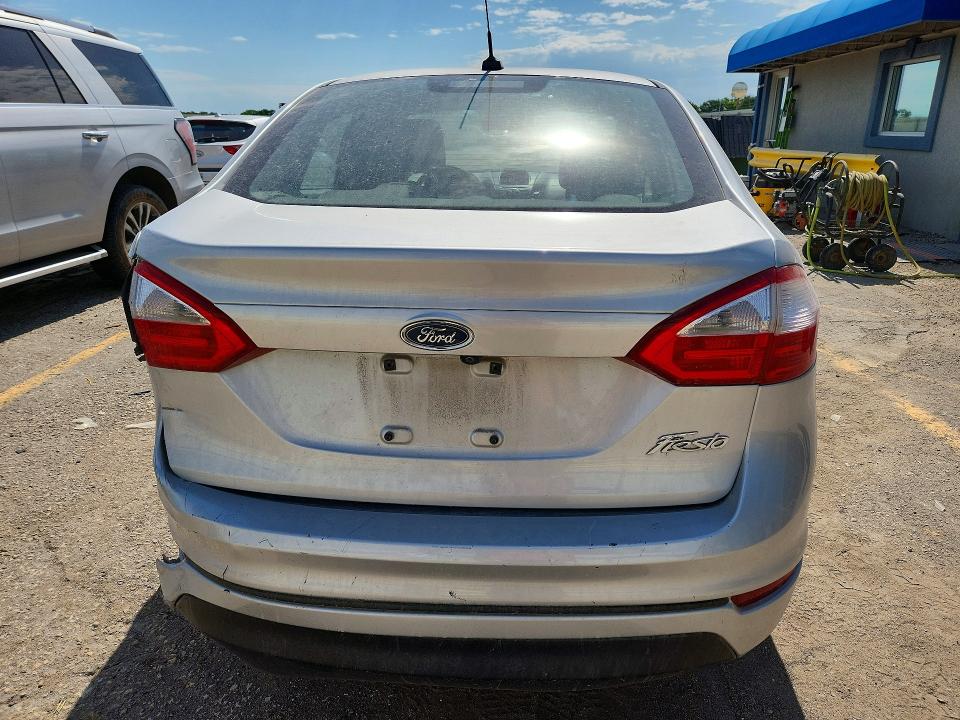 60501876 :رقم المزاد ، 3FADP4AJ1JM142678 vin ، 2018 Ford Fiesta مزاد بيع