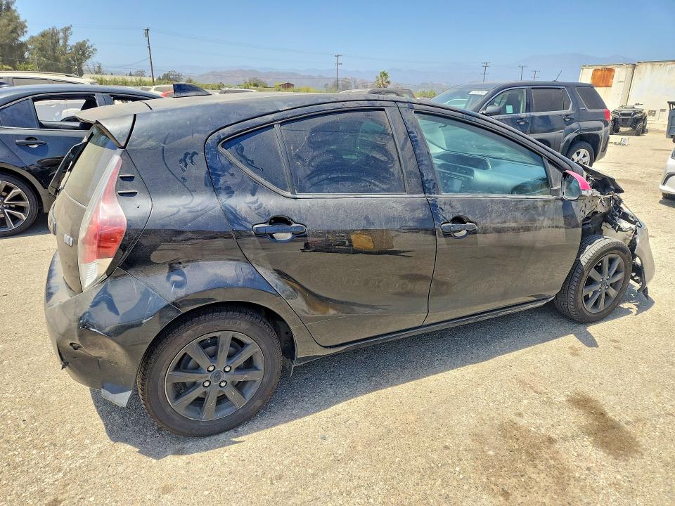 60710406 :رقم المزاد ، JTDKDTB36G1118645 vin ، 2016 Toyota Prius C مزاد بيع