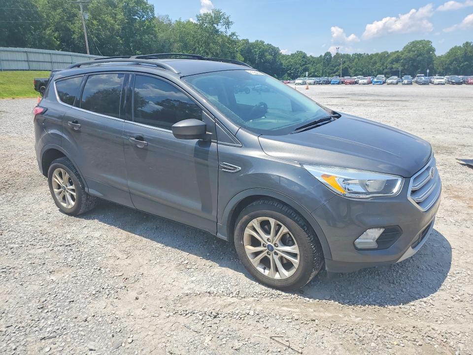 61584066 :رقم المزاد ، 1FMCU0GD2JUA81051 vin ، 2018 Ford Escape مزاد بيع