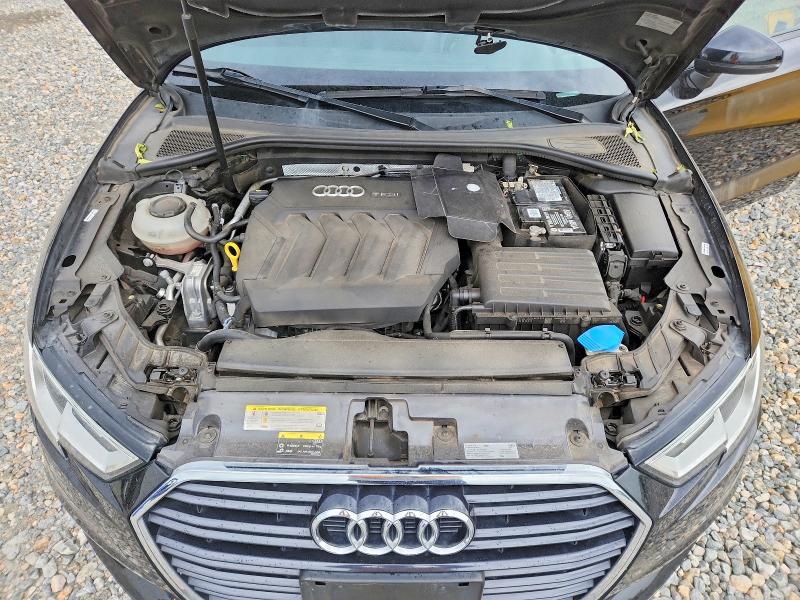 Продаж на аукціоні авто 2018 Audi A3, vin: WAUAUGFF1J1033627, номер лоту: 61889766