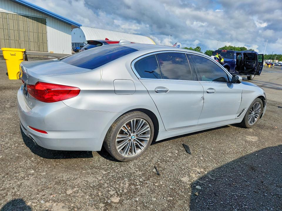 63366876 :رقم المزاد ، WBAJA7C55JWC75489 vin ، 2018 Bmw 530 مزاد بيع