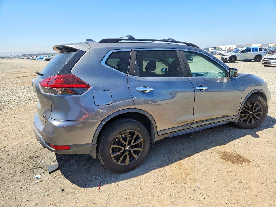 Продажа на аукционе авто 2018 Nissan Rogue, vin: 5N1AT2MT6JC822261, номер лота: 62903546