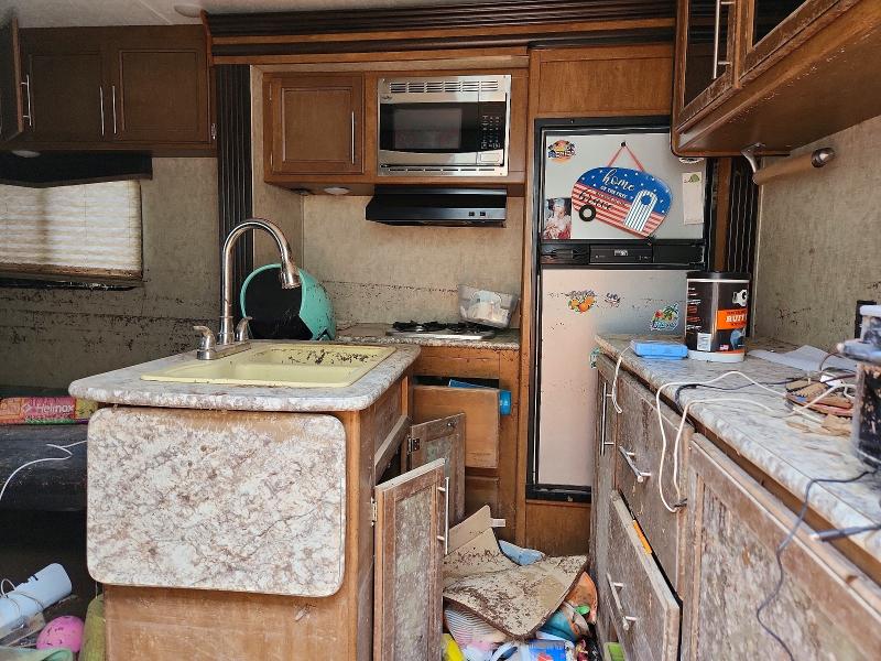 Продажа на аукционе авто 2017 Forest River Fury, vin: 5ZT3FHVB4HG200353, номер лота: 62127406