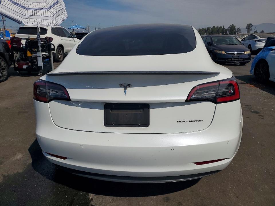 61440136 :رقم المزاد ، 5YJ3E1EB8NF184417 vin ، 2022 Tesla Model 3 مزاد بيع