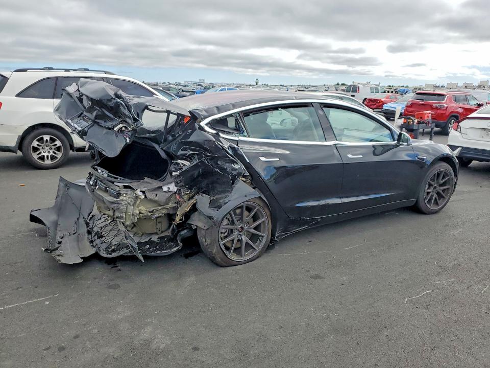 Продажа на аукционе авто 2018 Tesla Model 3, vin: 5YJ3E1EA8JF044109, номер лота: 59998136