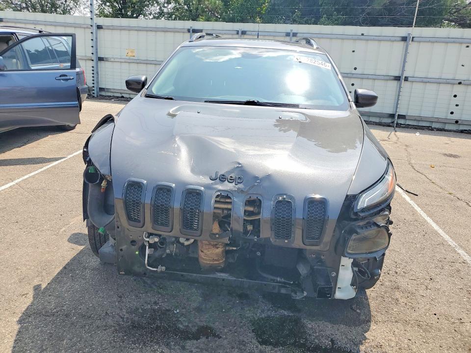 61282546 :رقم المزاد ، 1C4PJLCS1GW233550 vin ، 2016 Jeep Cherokee مزاد بيع
