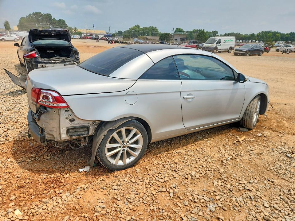 62811786 :رقم المزاد ، WVWBW8AHXFV002621 vin ، 2015 Volkswagen Eos مزاد بيع