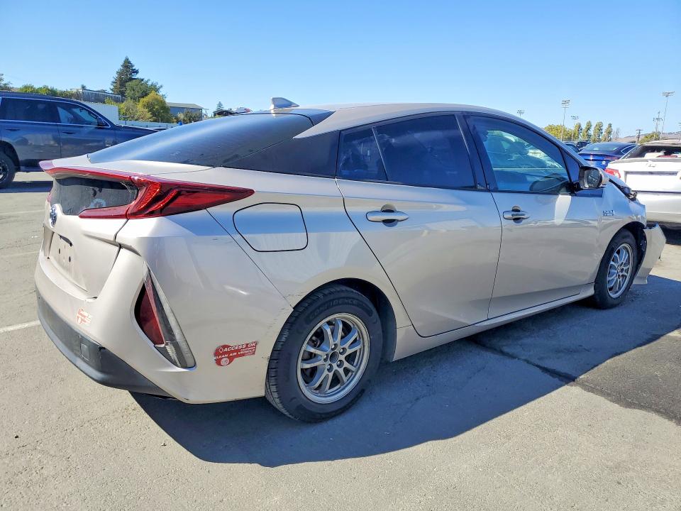 Продажа на аукционе авто 2017 Toyota Prius Prime, vin: JTDKARFP5H3060638, номер лота: 62821736