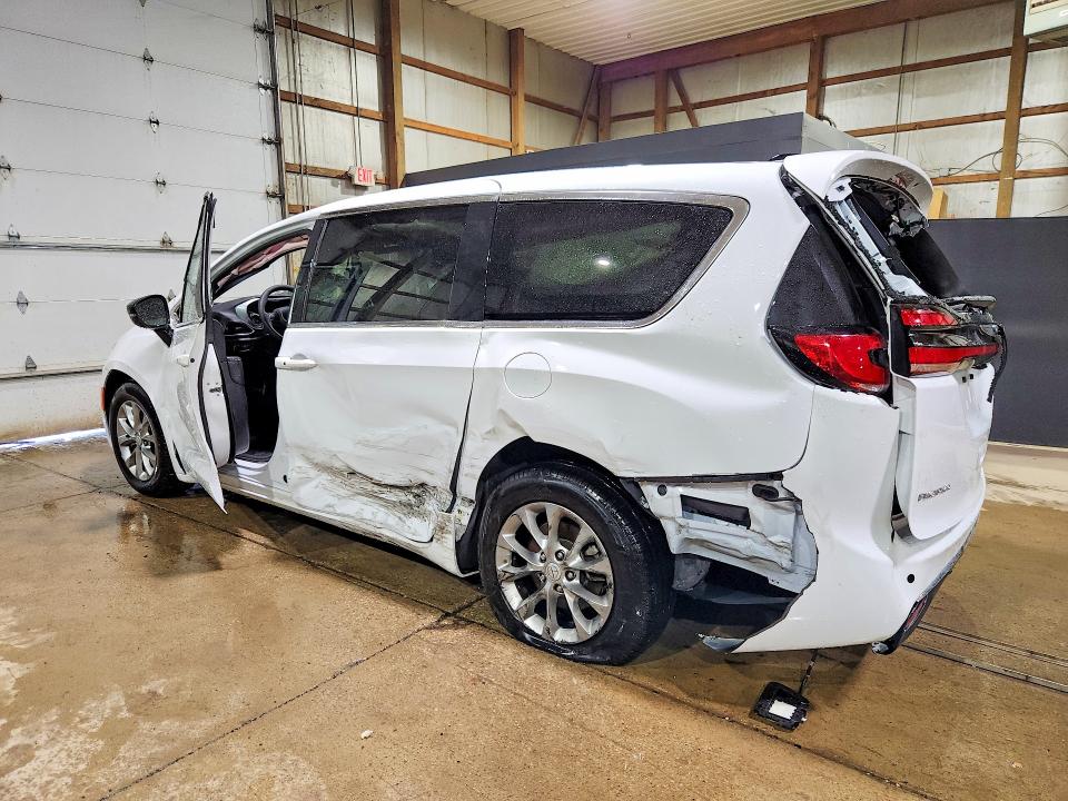 60787706 :رقم المزاد ، 2C4RC1GG2TR205899 vin ، 2026 Chrysler Pacifica مزاد بيع