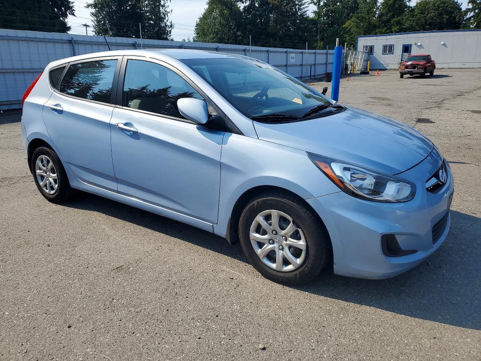 60590946 :رقم المزاد ، KMHCT5AEXDU126226 vin ، 2013 Hyundai Accent مزاد بيع
