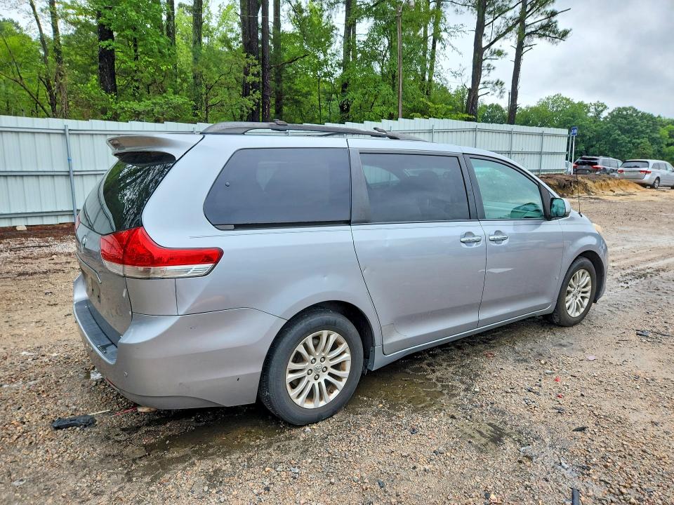 2013 Toyota Sienna მანქანა იყიდება აუქციონზე, vin: 5TDYK3DC9DS363001, აუქციონის ნომერი: 62396836