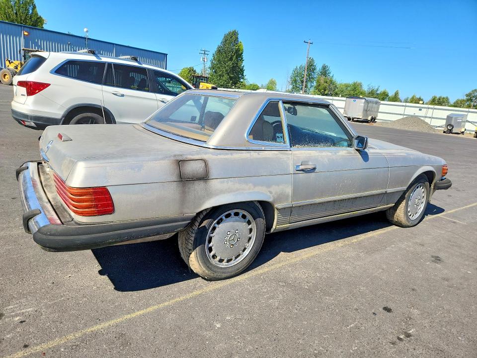 60715086 :رقم المزاد ، WDBBA48D9JA088576 vin ، 1988 Mercedes-benz 560 مزاد بيع