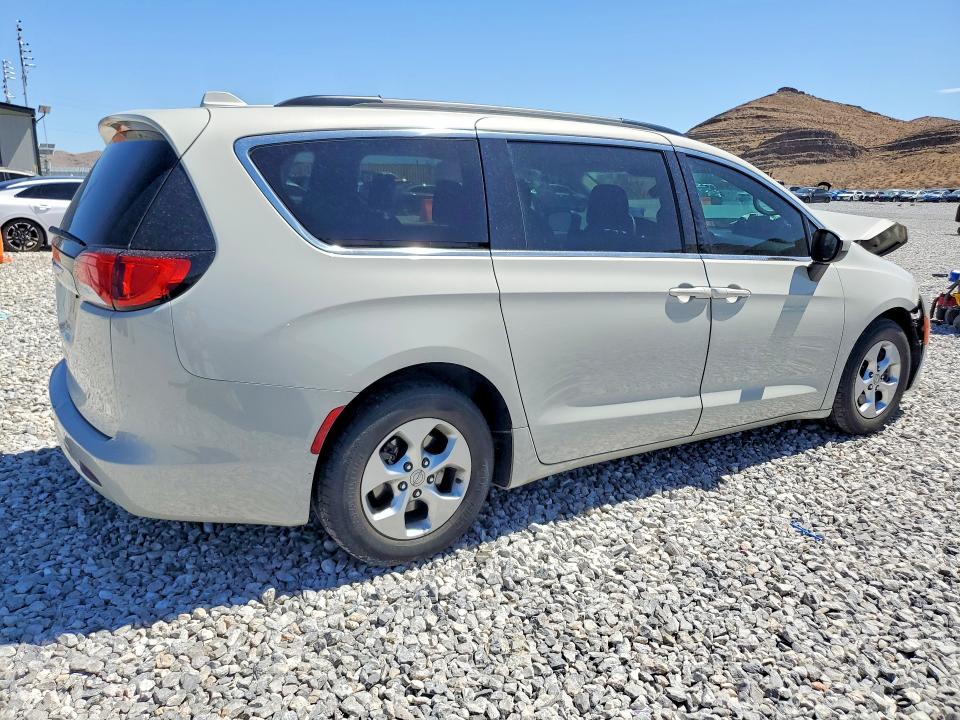 Продаж на аукціоні авто 2017 Chrysler Pacifica, vin: 2C4RC1CG3HR571092, номер лоту: 61228896