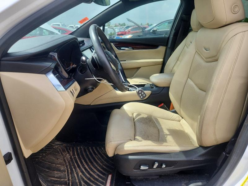 60450586 :رقم المزاد ، 1GYKNBRS8HZ172563 vin ، 2017 Cadillac Xt5 مزاد بيع