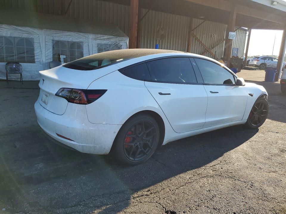 Продажа на аукционе авто 2018 Tesla Model 3, vin: 5YJ3E1EBXJF081400, номер лота: 61976656