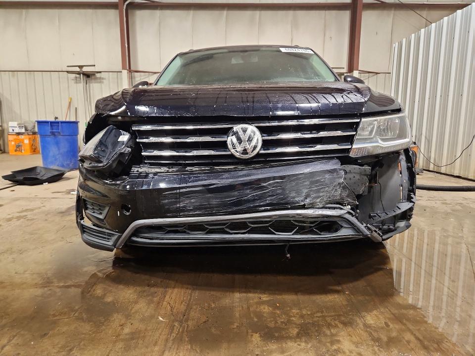 60824786 :رقم المزاد ، 3VV2B7AX2JM050826 vin ، 2018 Volkswagen Tiguan مزاد بيع