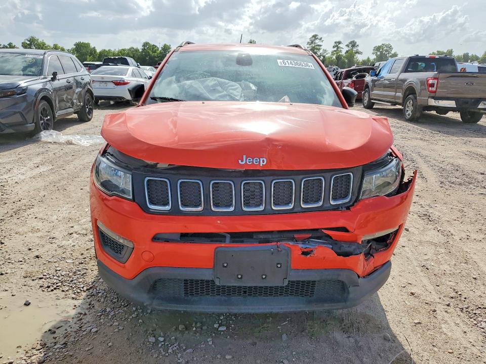 61436636 :رقم المزاد ، 3C4NJCAB4JT272205 vin ، 2018 Jeep Compass مزاد بيع