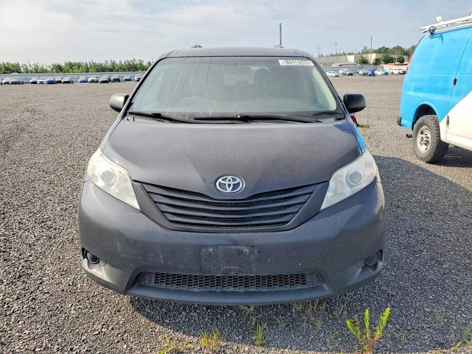 61530346 :رقم المزاد ، 5TDZK3DC3FS629426 vin ، 2015 Toyota Sienna مزاد بيع