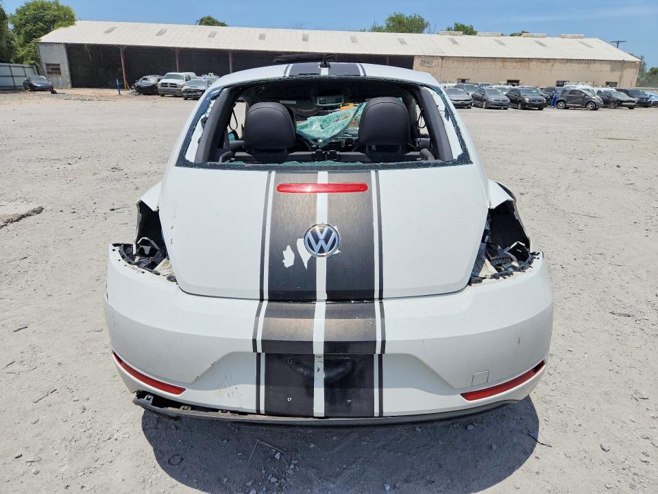 61821726 :رقم المزاد ، 3VWF17AT8HM628189 vin ، 2017 Volkswagen Beetle مزاد بيع