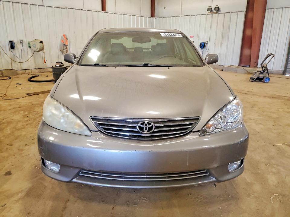 2005 Toyota Camry მანქანა იყიდება აუქციონზე, vin: 4T1BF30K25U618829, აუქციონის ნომერი: 61633456