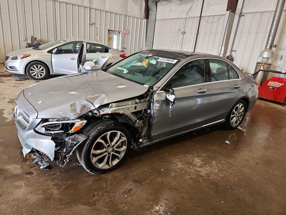 61239646 :رقم المزاد ، 55SWF4JBXFU084935 vin ، 2015 Mercedes-benz C مزاد بيع