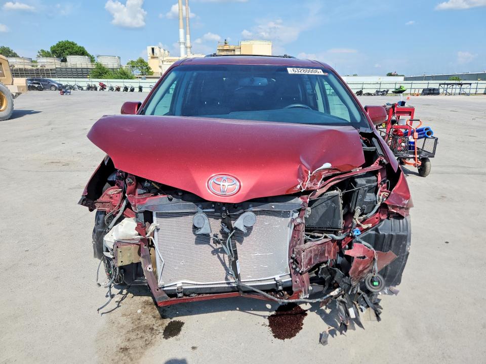Продажа на аукционе авто 2015 Toyota Sienna, vin: 5TDXK3DC7FS536058, номер лота: 63280006