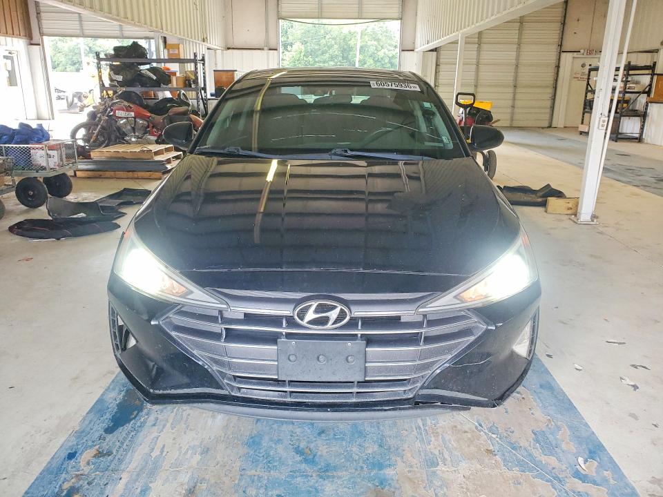 60575936 :رقم المزاد ، 5NPD84LF9KH429869 vin ، 2019 Hyundai Elantra مزاد بيع