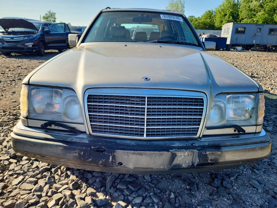61929746 :رقم المزاد ، WDBEA92E4SF319352 vin ، 1995 Mercedes-benz E مزاد بيع