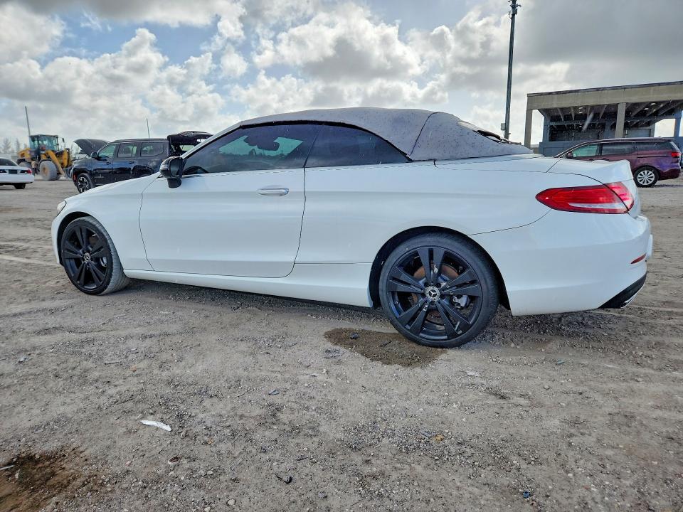 60132266 :رقم المزاد ، WDDWK4JB6HF518379 vin ، 2017 Mercedes-benz C مزاد بيع