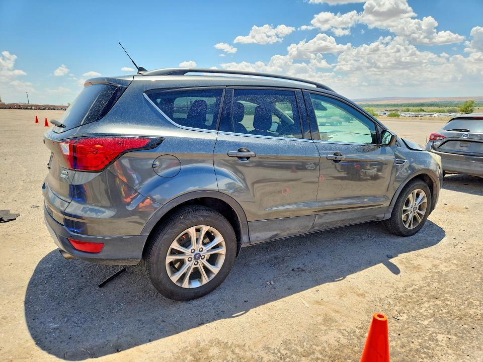 61218006 :رقم المزاد ، 1FMCU9HD1KUA35182 vin ، 2019 Ford Escape مزاد بيع