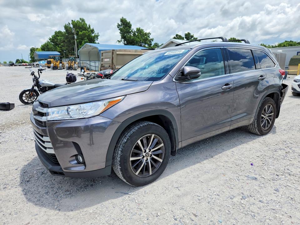 Auction sale of the 2017 Toyota Highlander, vin: 5TDJZRFH7HS450006, lot number: 60940256