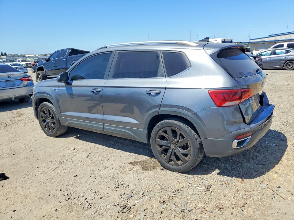 60425336 :رقم المزاد ، 3VVWX7B21NM078855 vin ، 2022 Volkswagen Taos مزاد بيع