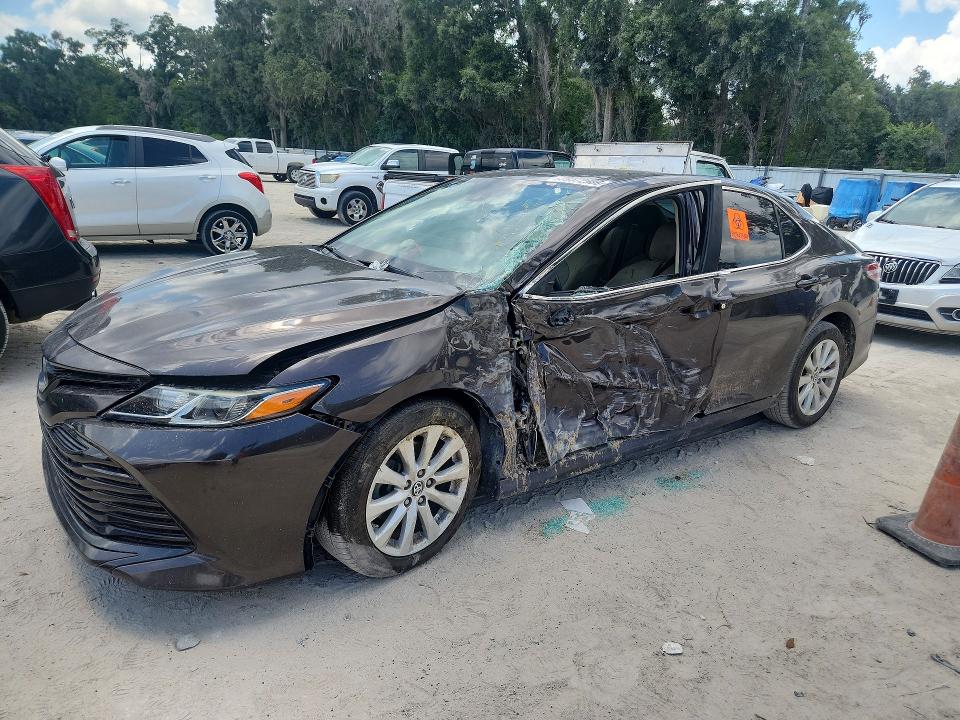 59572986 :رقم المزاد ، 4T1B11HK4KU171438 vin ، 2019 Toyota Camry مزاد بيع