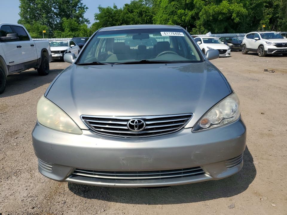 61178406 :رقم المزاد ، 4T1BE32K95U553042 vin ، 2005 Toyota Camry مزاد بيع