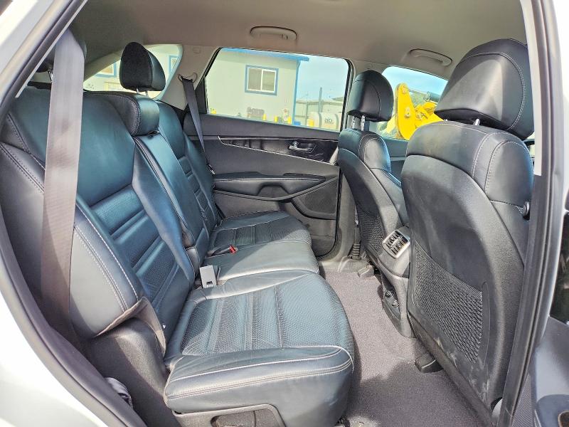 60705846 :رقم المزاد ، 5XYPG4A35HG286153 vin ، 2017 Kia Sorento مزاد بيع