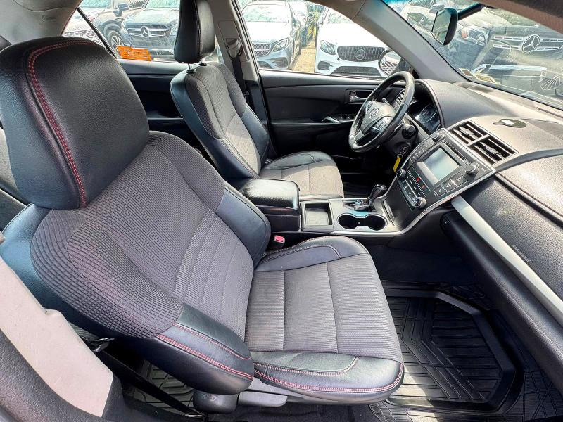 60158646 :رقم المزاد ، 4T1BF1FK1HU341316 vin ، 2017 Toyota Camry مزاد بيع