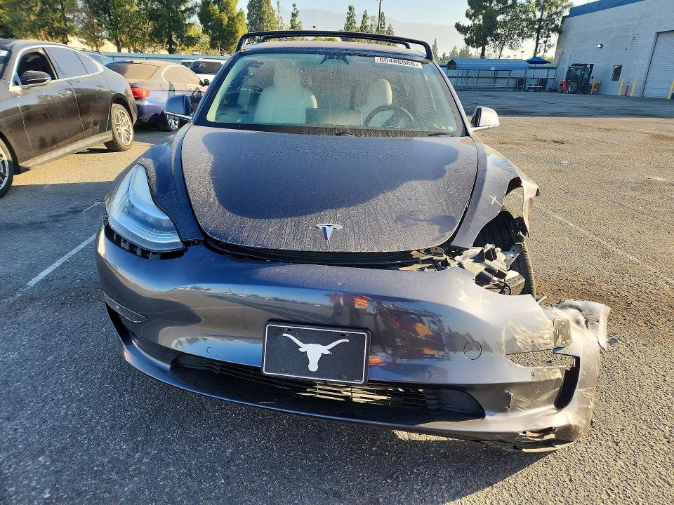 60486986 :رقم المزاد ، 5YJ3E1EA7JF169148 vin ، 2018 Tesla Model 3 مزاد بيع