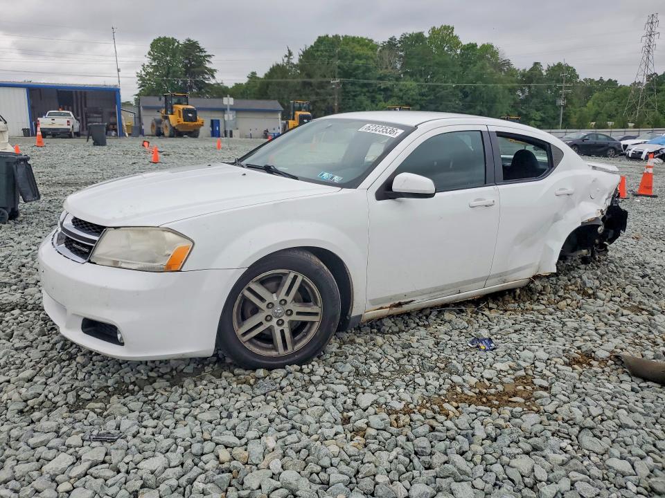 62323536 :رقم المزاد ، 1B3BD1FG4BN551983 vin ، 2011 Dodge Avenger مزاد بيع