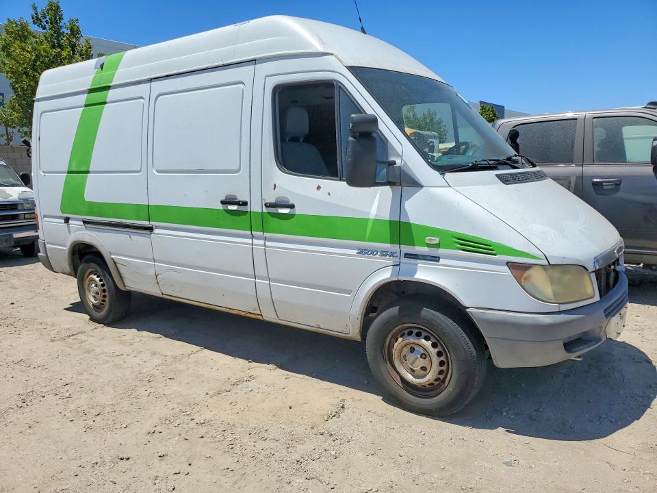 61578536 :رقم المزاد ، WD2PD644045610958 vin ، 2004 Dodge Sprinter مزاد بيع