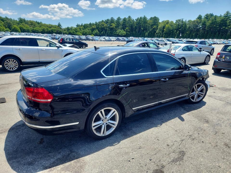 61409736 :رقم المزاد ، 1VWBT7A30FC047549 vin ، 2015 Volkswagen Passat مزاد بيع