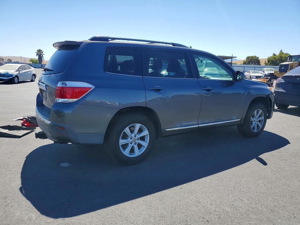 62873886 :رقم المزاد ، 5TDBK3EHXDS221451 vin ، 2013 Toyota Highlander مزاد بيع