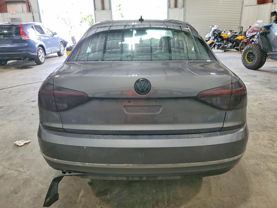 60132596 :رقم المزاد ، 1VWBT7A34HC076345 vin ، 2017 Volkswagen Passat مزاد بيع